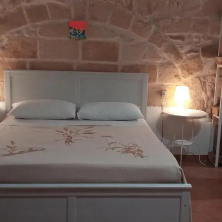Palazzo Saraceno Apartments-antico Rifugio